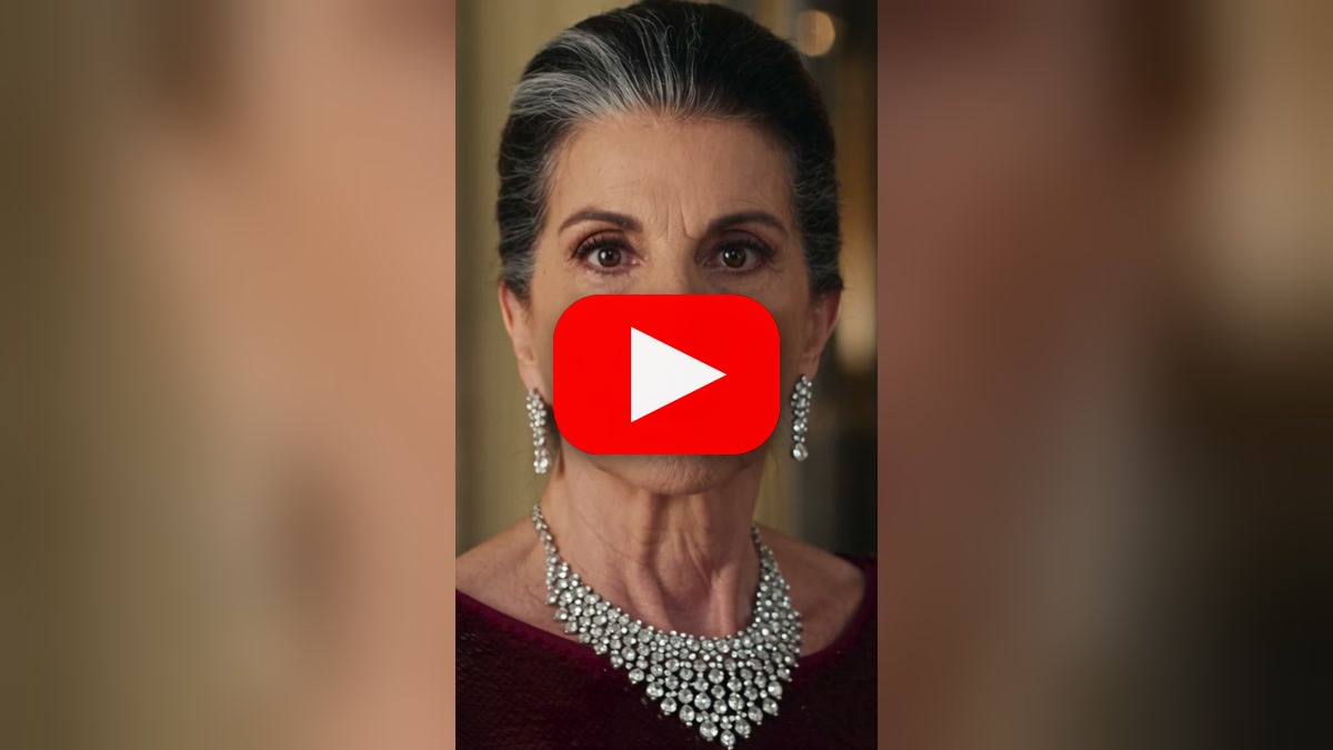 Elena solo quería proteger a la anciana, pero no sabía quién era él